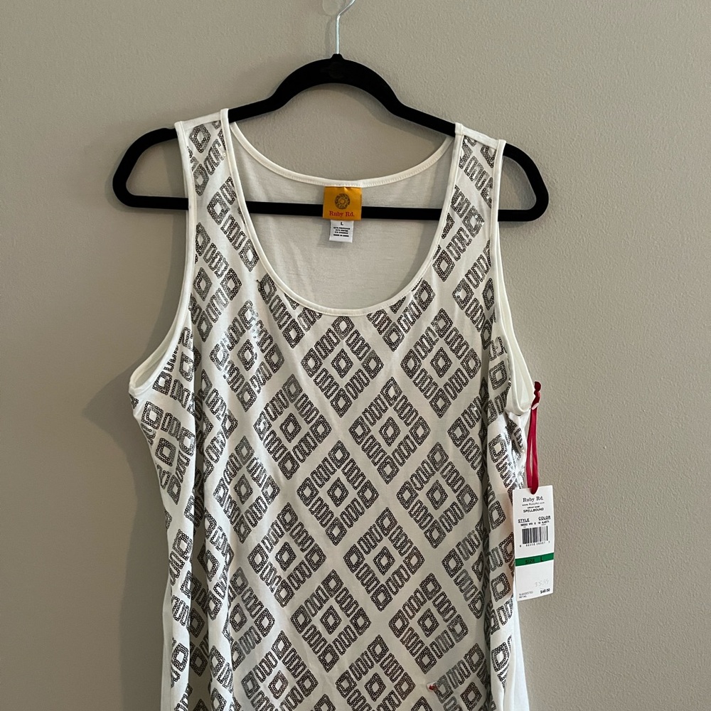 Ruby Rd. Gray and White Geometric Tank Top